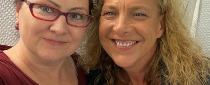 Valentina Stehle (li.) und Diana Bauhammer (re.) gehören seit langem zum Inventar der Zahnarztpraxis Rhiem.