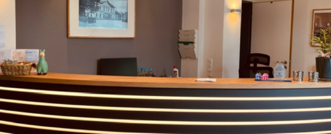 Theke in Zahnarztpraxis Rhiem.